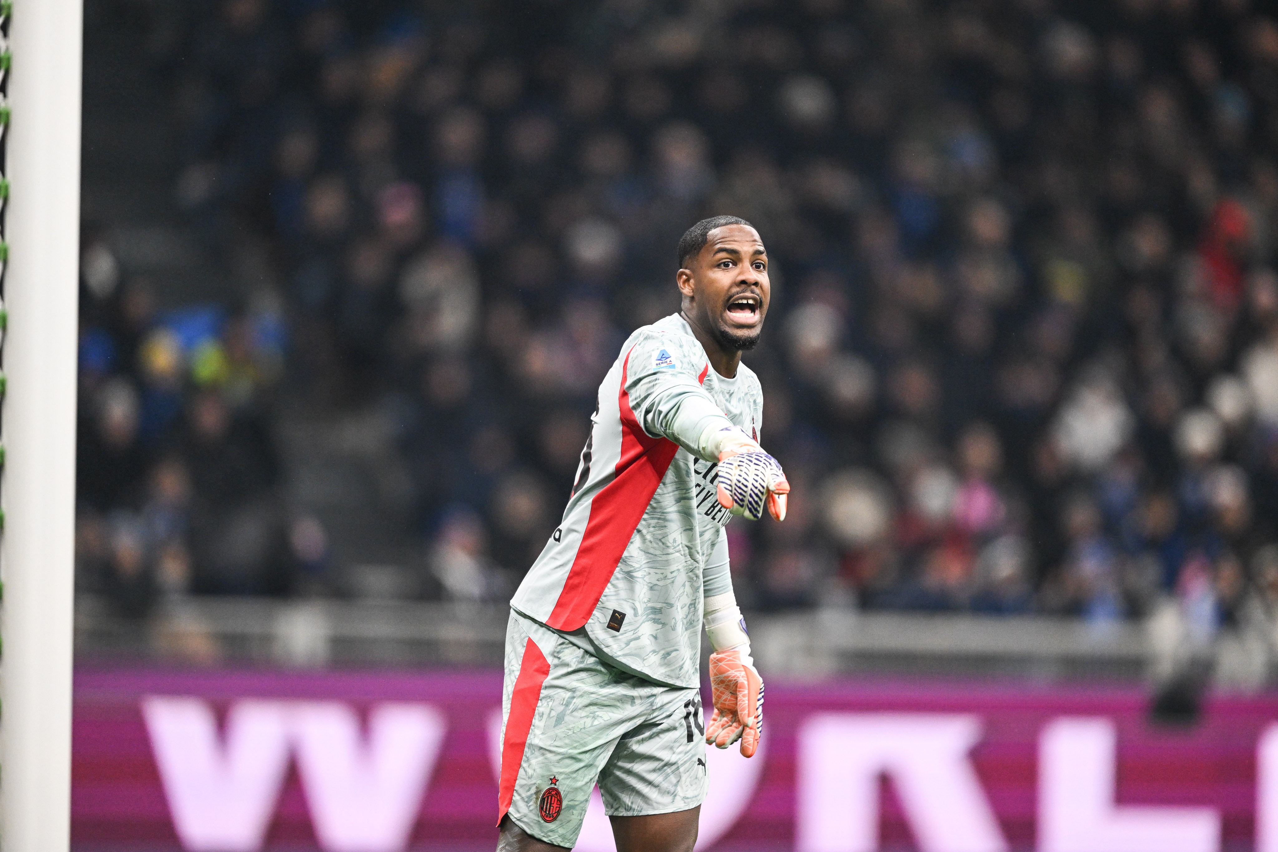 Kaiyun Sports-开云体育-斯基拉:米兰将与迈尼昂经纪人会面,新合同年薪含奖金达700万欧